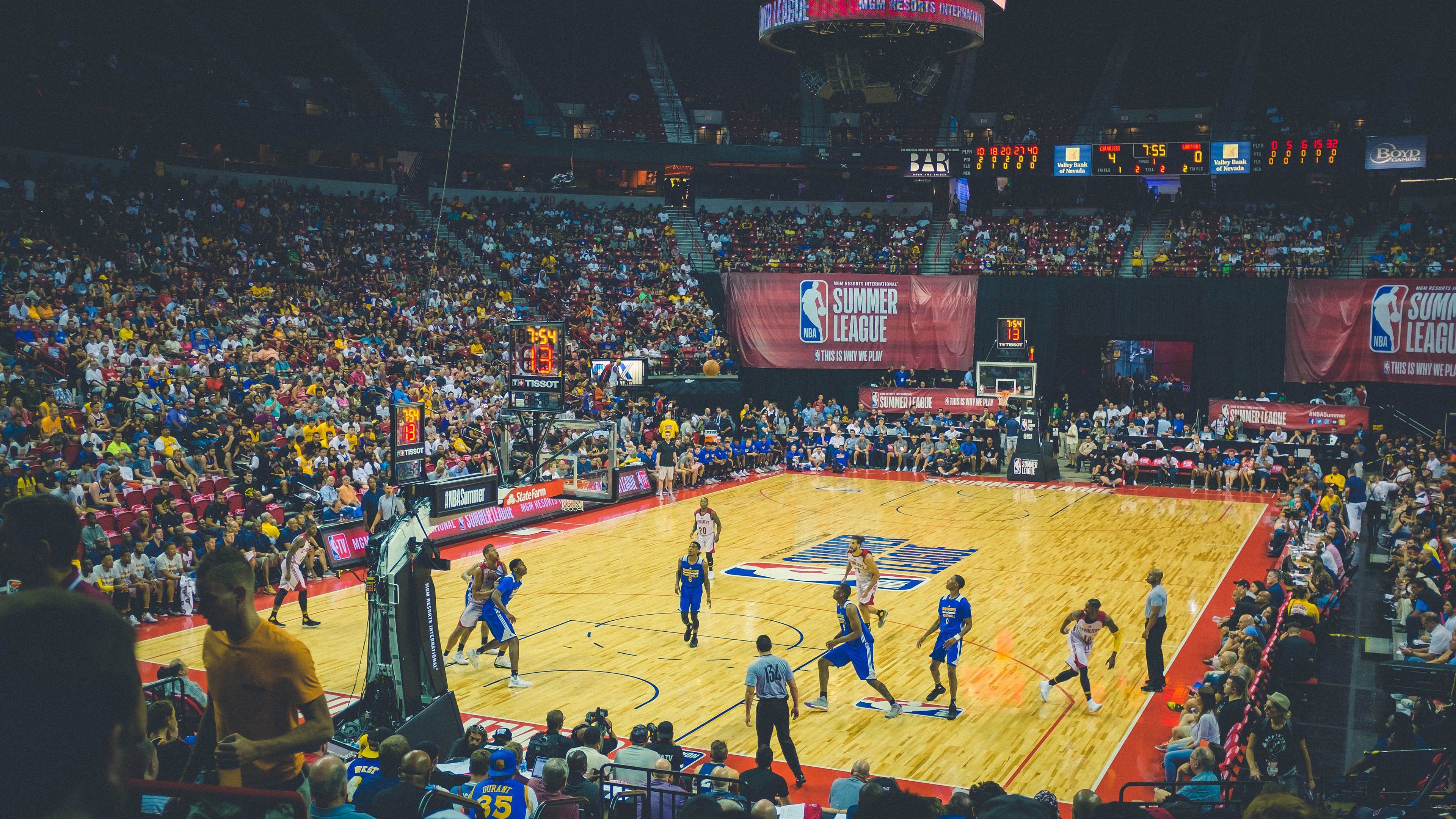 法国阿尔卑斯山地区、美国盐湖城分别获得2030年和2034年冬奥会主办权，沙特获得2034年足球世界杯主办权。